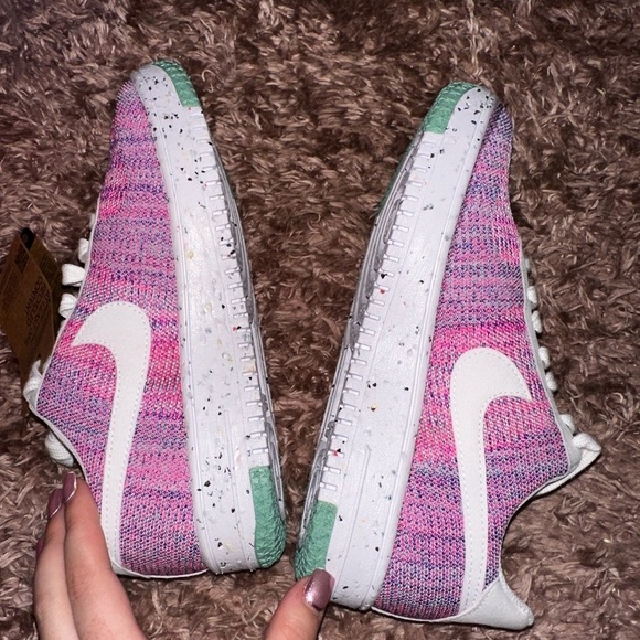 NWT Nike Air Force 1 Carter flyknit Women's Pink and White Sneakers 8 streetwear - Picture 5 of 7